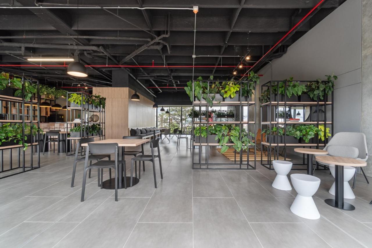 Go Living & By Housy Host Apart-hotel Medellín